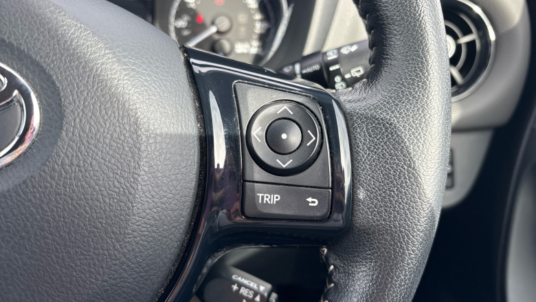 Toyota Yaris 1.5 Hybrid Icon Tech 5dr CVT Hybrid Hatchback